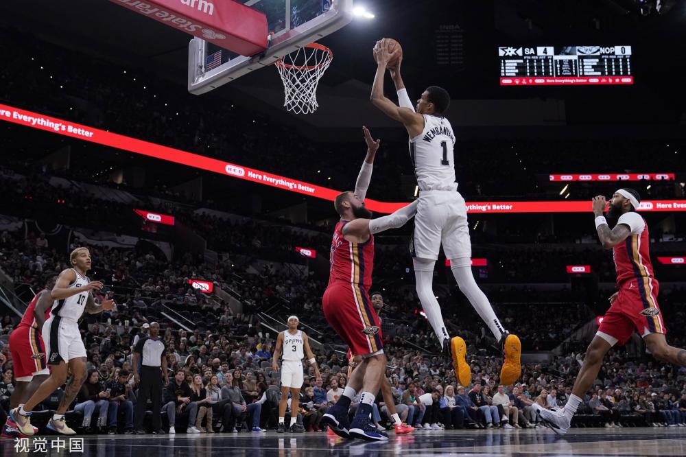 詹姆斯和卢 詹姆斯和卢